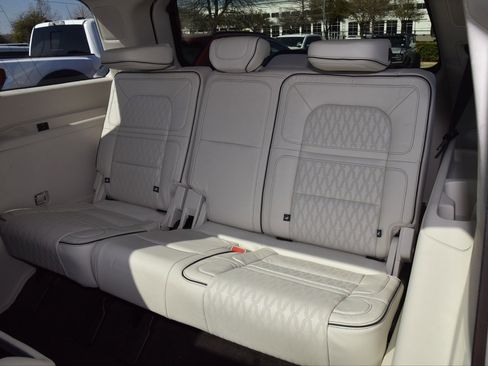 Used 2023 Lincoln Navigator Black Label image 12