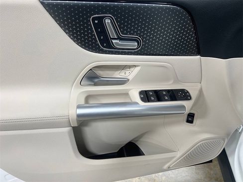 Used 2025 Mercedes-Benz GLA 250 4MATIC image 18