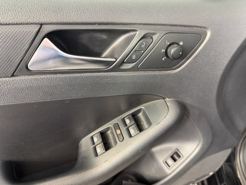 Used 2012 Volkswagen Jetta SE FWD image 68