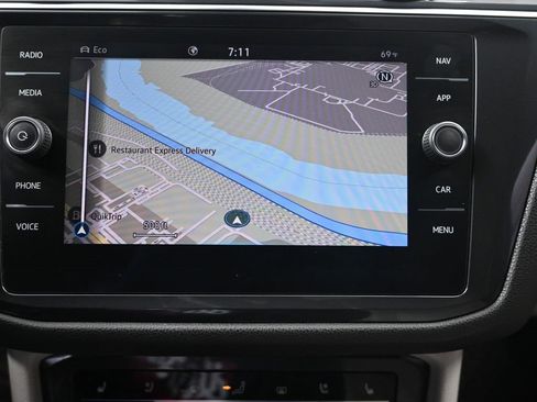 Used 2022 Volkswagen Tiguan SEL R-Line image 18