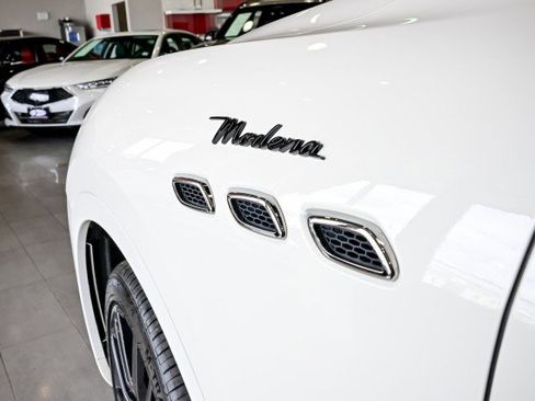 Used 2022 Maserati Levante Modena AWD/4WD image 38