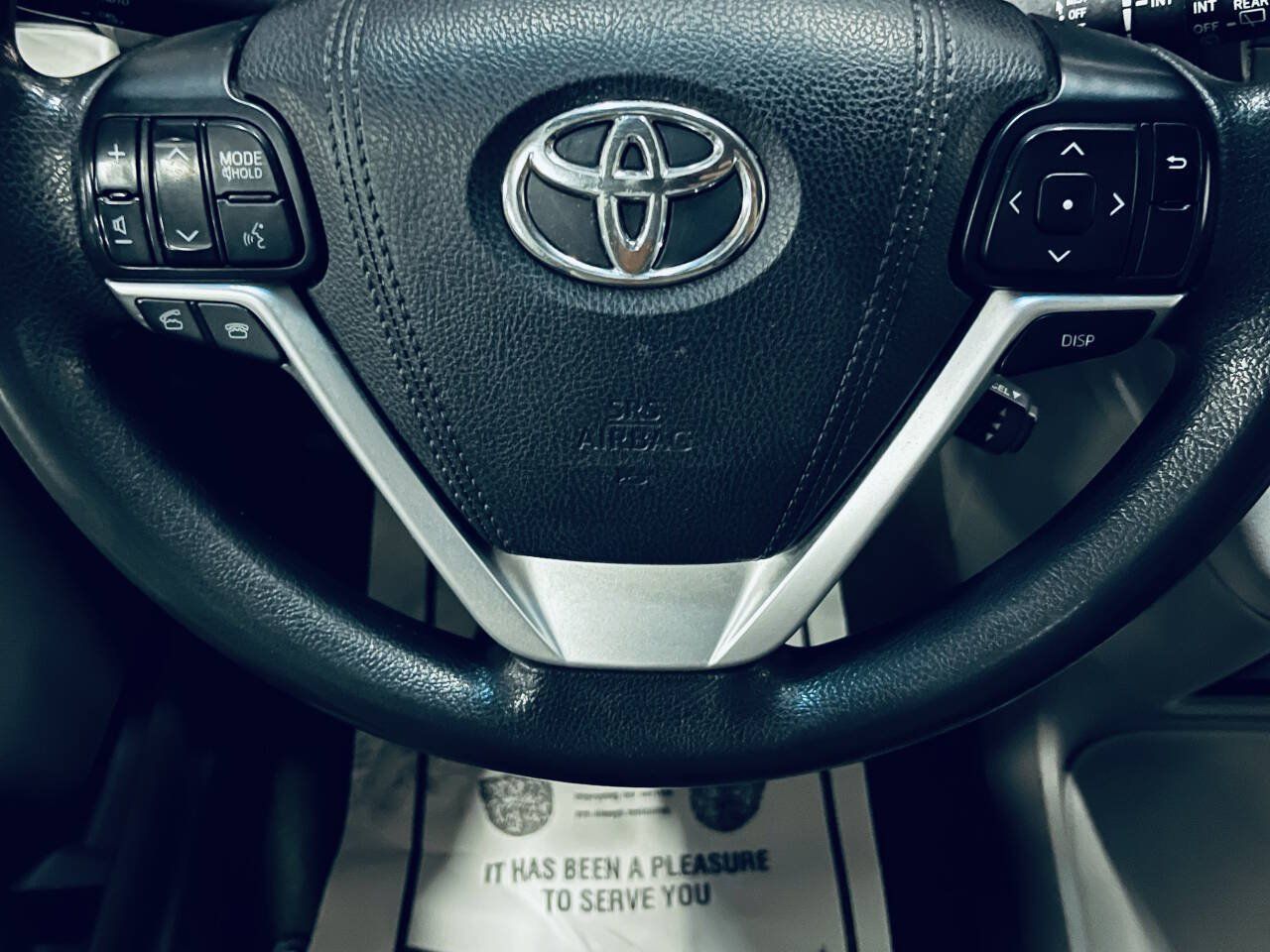 Used 2017 Toyota Sienna LE FWD image 22