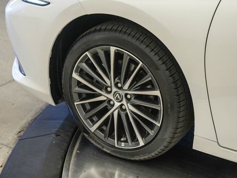 Used 2022 Lexus ES 300h w/ Premium Package FWD image 9