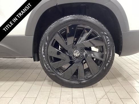 Used 2024 Volkswagen Taos SE w/ Panoramic Sunroof Package AWD/4WD image 23