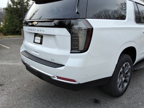 New 2026 Chevrolet Suburban LT image 15