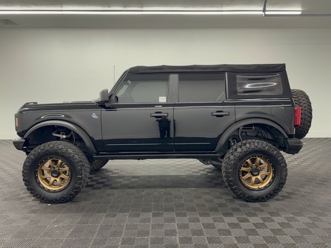 Used 2021 Ford Bronco Black Diamond AWD/4WD image 2