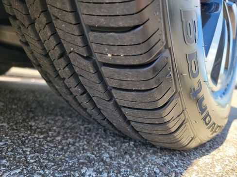 Used 2023 Chrysler Pacifica Touring-L FWD image 18