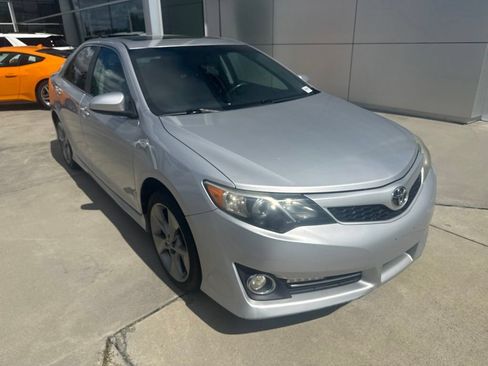 Used 2014 Toyota Camry SE FWD image 1