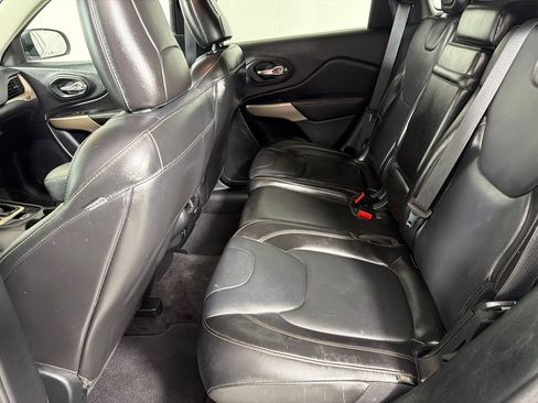 Used 2018 Jeep Cherokee Limited AWD/4WD image 19