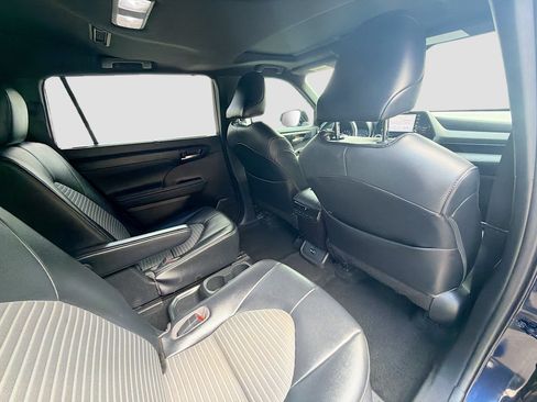 Used 2021 Toyota Highlander XSE FWD image 27