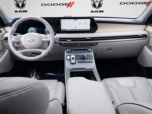 Used 2024 Hyundai Palisade Limited image 8