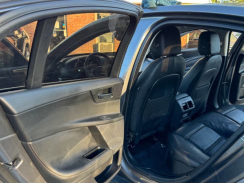 Used 2017 Jaguar XE Prestige image 13