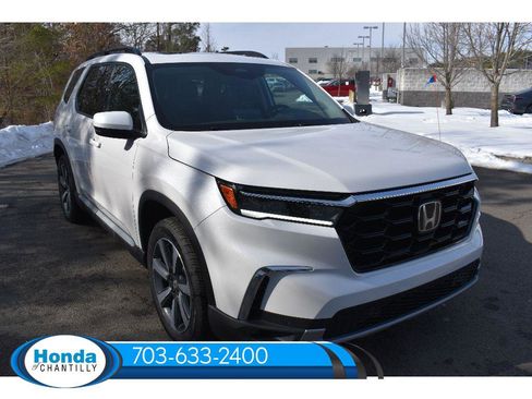 New 2025 Honda Pilot Touring image 1