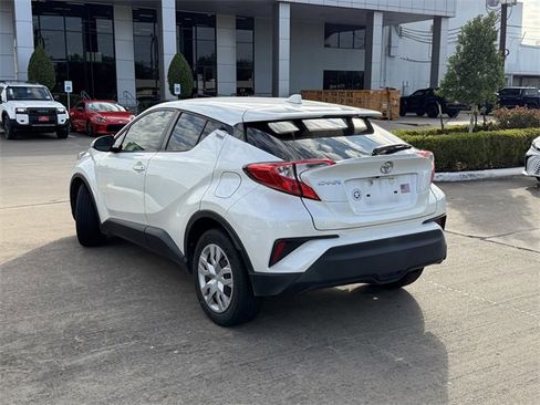 Used 2019 Toyota C-HR XLE image 7