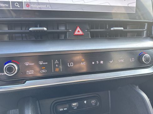 Used 2024 Kia Sportage EX FWD image 16