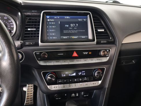 Used 2019 Hyundai Sonata Limited w/ Cargo Package FWD image 5