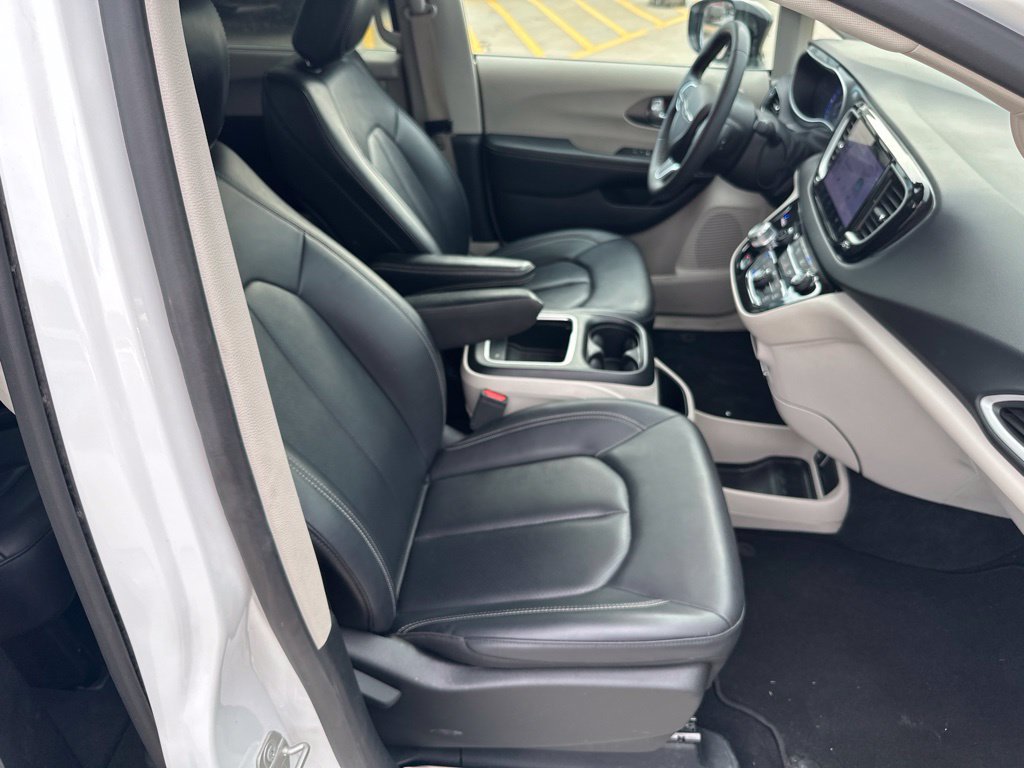 Used 2024 Chrysler Pacifica Touring-L FWD image 36