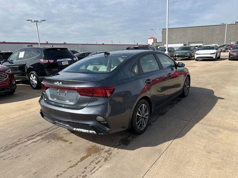 Used 2022 Kia Forte LXS image 3