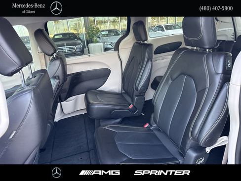 Used 2024 Chrysler Pacifica Touring-L image 16