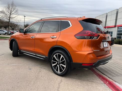 Used 2019 Nissan Rogue SL w/ Premium Package image 8