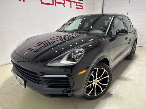 Used 2023 Porsche Cayenne Base w/ Premium Package image 2