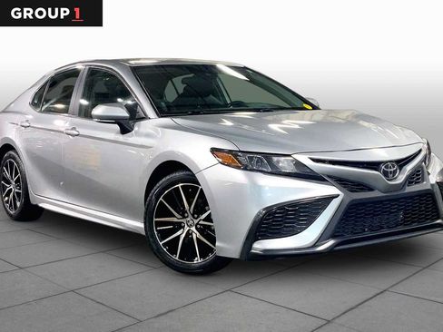 Certified 2024 Toyota Camry SE FWD image 3