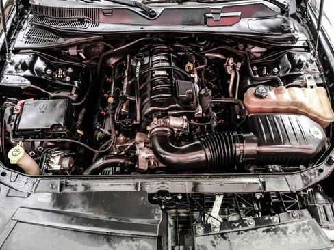 Used 2018 Dodge Challenger R/T w/ Blacktop Package image 7