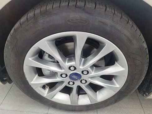 Used 2017 Ford Fusion SE w/ Fusion SE Technology Package image 31