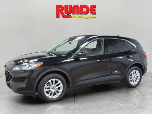Used 2020 Ford Escape SE image 1