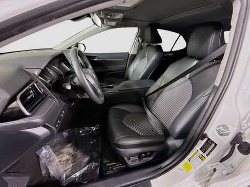 Used 2024 Toyota Camry SE image 21