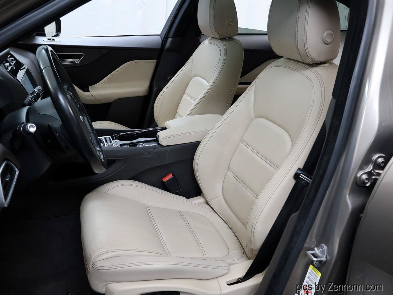 Used 2017 Jaguar F-PACE Prestige AWD/4WD image 11