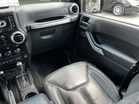 Used 2014 Jeep Wrangler Unlimited Sahara w/ Katzin Premium Leather Group AWD/4WD image 18
