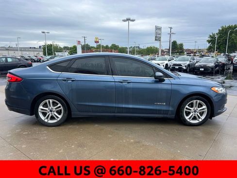 Used 2018 Ford Fusion SE FWD image 4