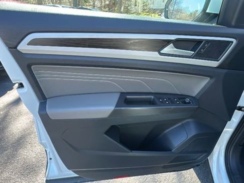 Used 2022 Volkswagen Atlas SE image 28