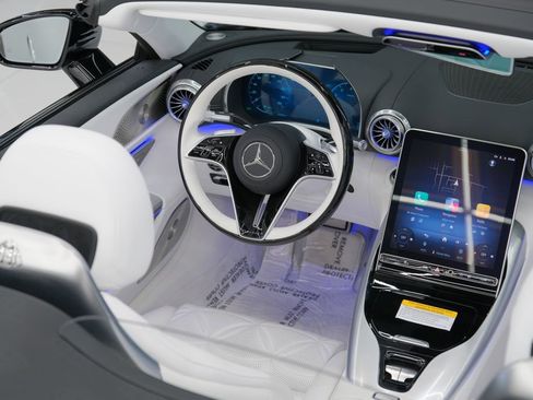 Used 2026 Mercedes-Benz Maybach SL 680 image 52