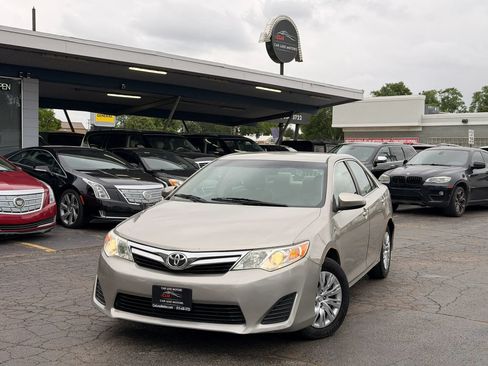 Used 2014 Toyota Camry LE FWD image 1