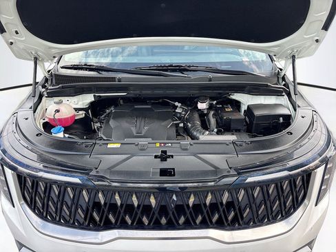 Used 2025 Kia Carnival FWD image 35