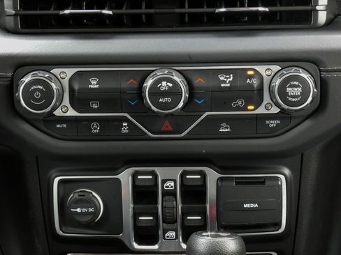 Used 2025 Jeep Wrangler Unlimited Rubicon image 13