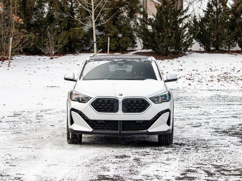 Used 2025 BMW X2 xDrive28i image 2