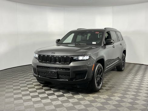 Certified 2025 Jeep Grand Cherokee L Altitude image 3