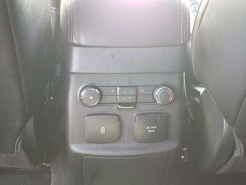 Used 2018 Ford Explorer Platinum image 17