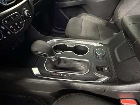 Used 2021 Chevrolet Traverse LT image 23