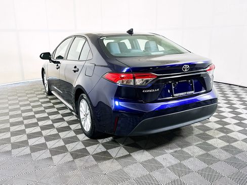Used 2023 Toyota Corolla LE w/ LE Premium Package FWD image 5