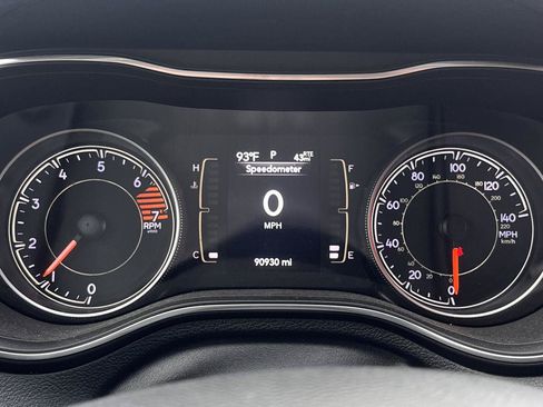 Used 2020 Jeep Cherokee Latitude Plus AWD/4WD image 16