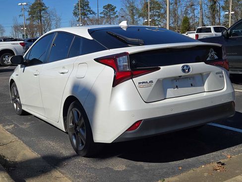 Used 2022 Toyota Prius XLE image 5