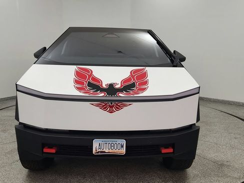 Used 2024 Tesla Cybertruck AWD Crew Cab image 9