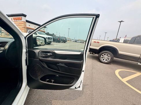 Used 2018 Dodge Grand Caravan GT FWD image 34