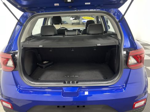 Used 2023 Hyundai Venue Limited image 18