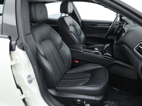 Certified 2023 Maserati Ghibli Modena RWD image 10
