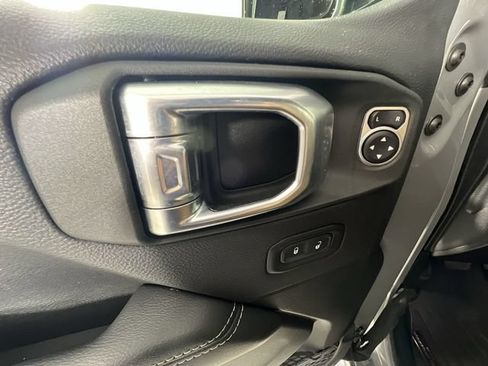 Used 2022 Jeep Wrangler Unlimited Rubicon 4xe AWD/4WD image 23